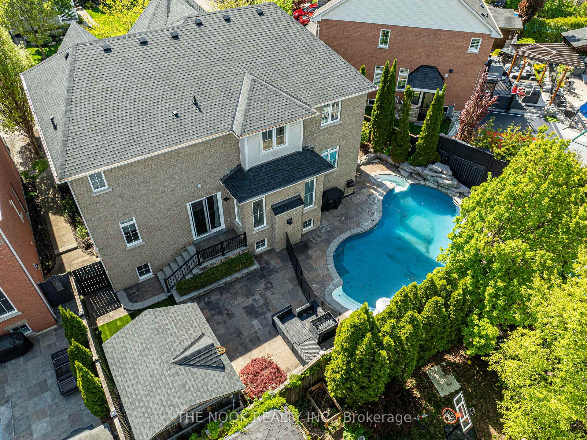 Photo 48 of 40 Rainbow Crescent, Whitby, Brooklin — HOMEH