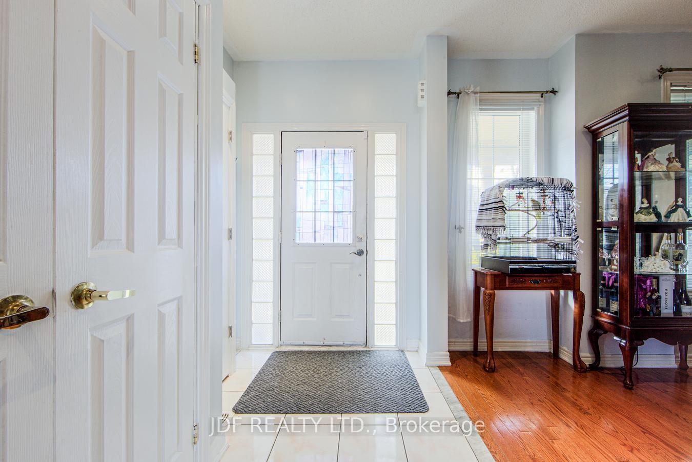 Photo 4 of 42 Sunview Drive, Vaughan, Vellore Village — HOMEH