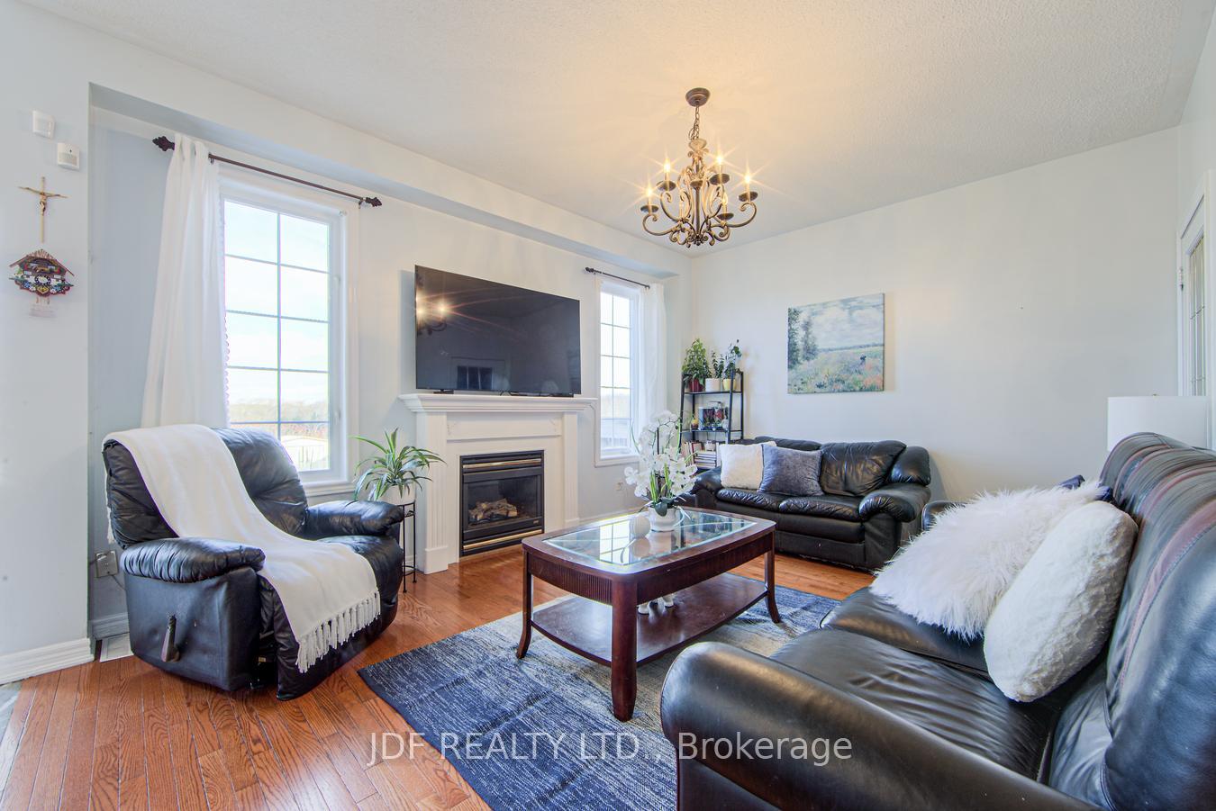 Photo 10 of 42 Sunview Drive, Vaughan, Vellore Village — HOMEH