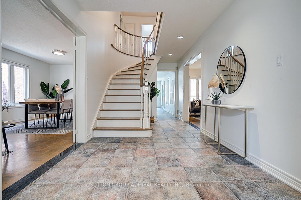 Photo 3 of 11 San Marko Place, Vaughan, East Woodbridge — HOMEH