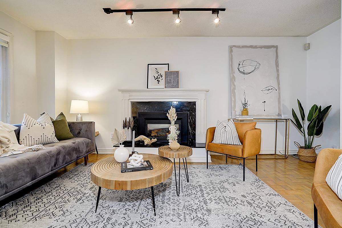 Photo 5 of 11 San Marko Place, Vaughan, East Woodbridge — HOMEH