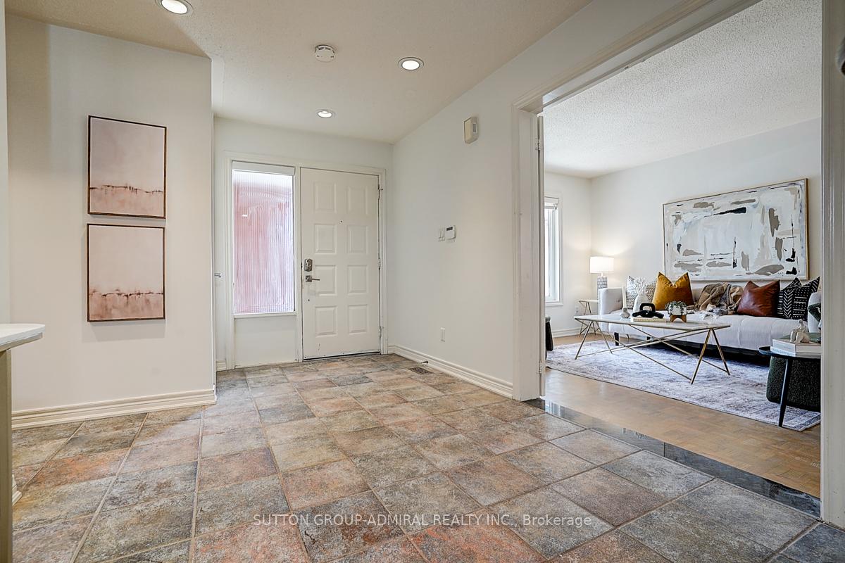 Photo 9 of 11 San Marko Place, Vaughan, East Woodbridge — HOMEH