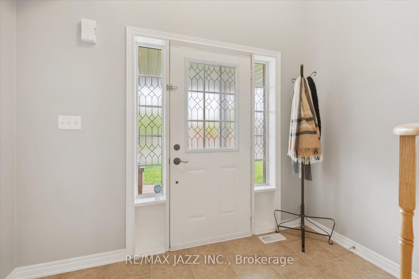 Photo 2 of 33 Kirkland Place, Whitby, Williamsburg — HOMEH