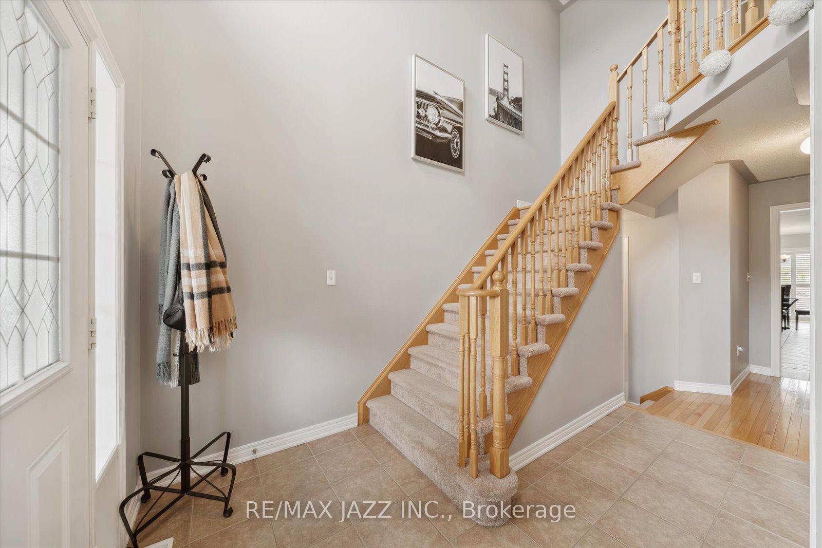 Photo 3 of 33 Kirkland Place, Whitby, Williamsburg — HOMEH