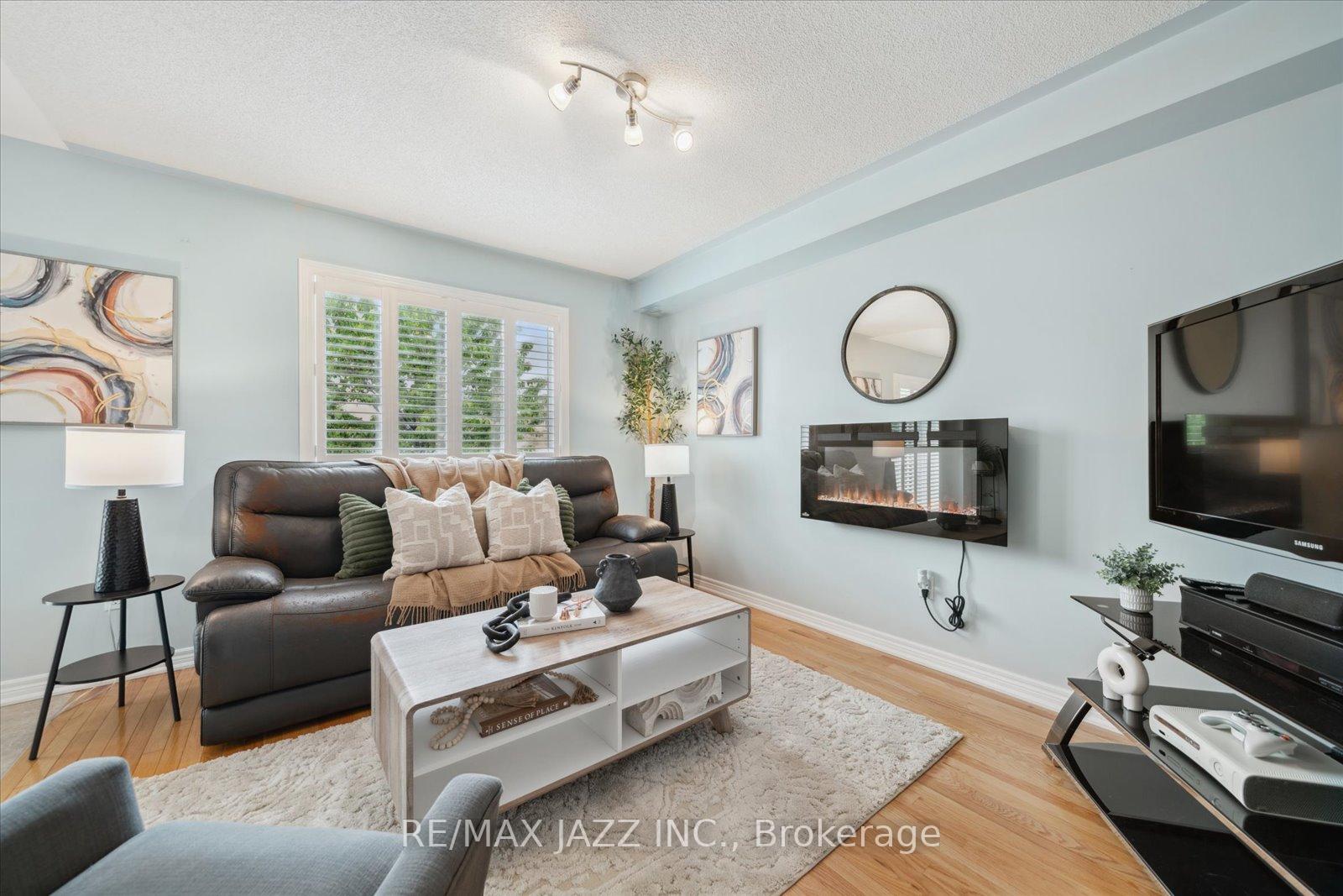 Photo 8 of 33 Kirkland Place, Whitby, Williamsburg — HOMEH