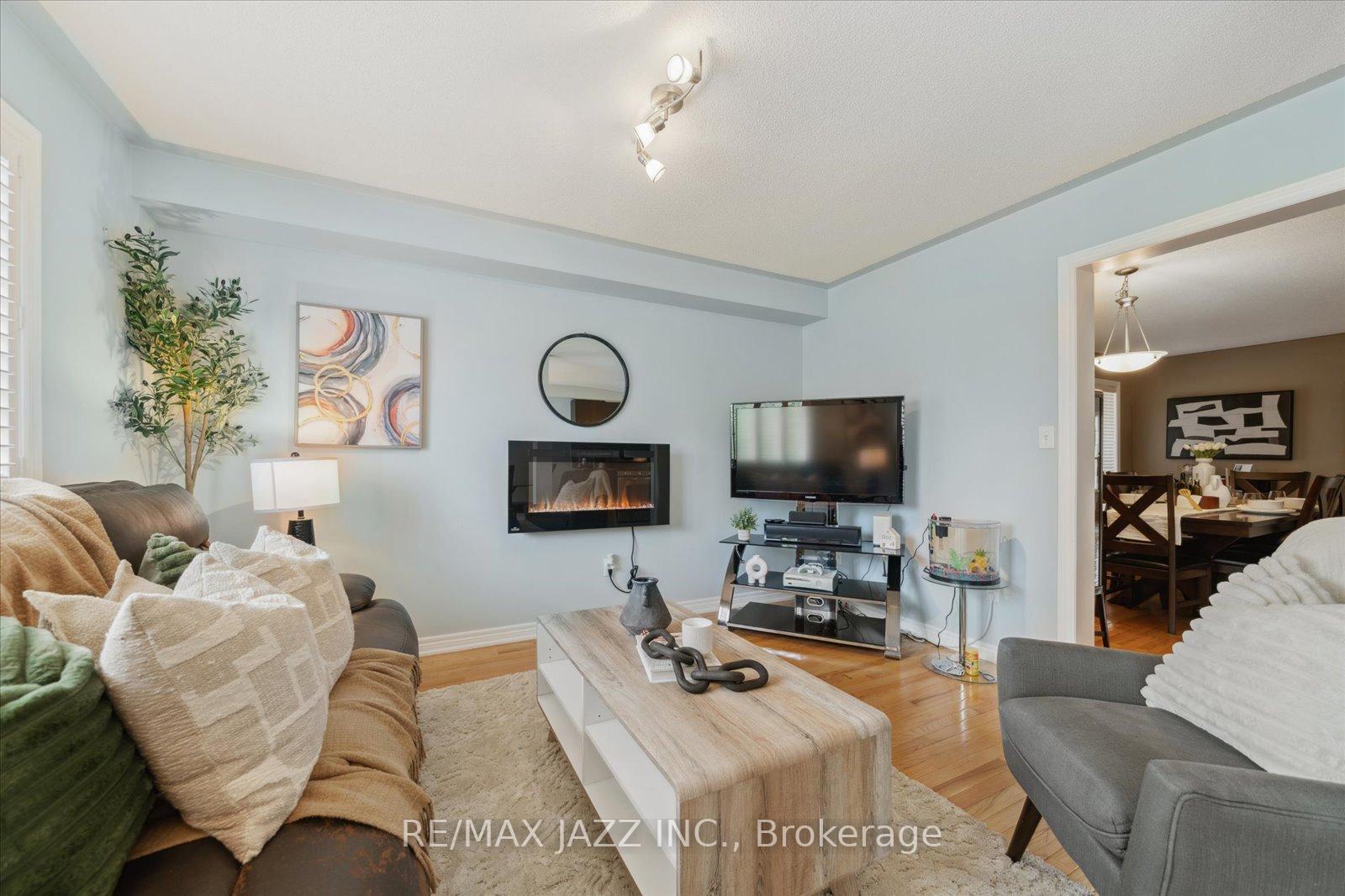 Photo 10 of 33 Kirkland Place, Whitby, Williamsburg — HOMEH