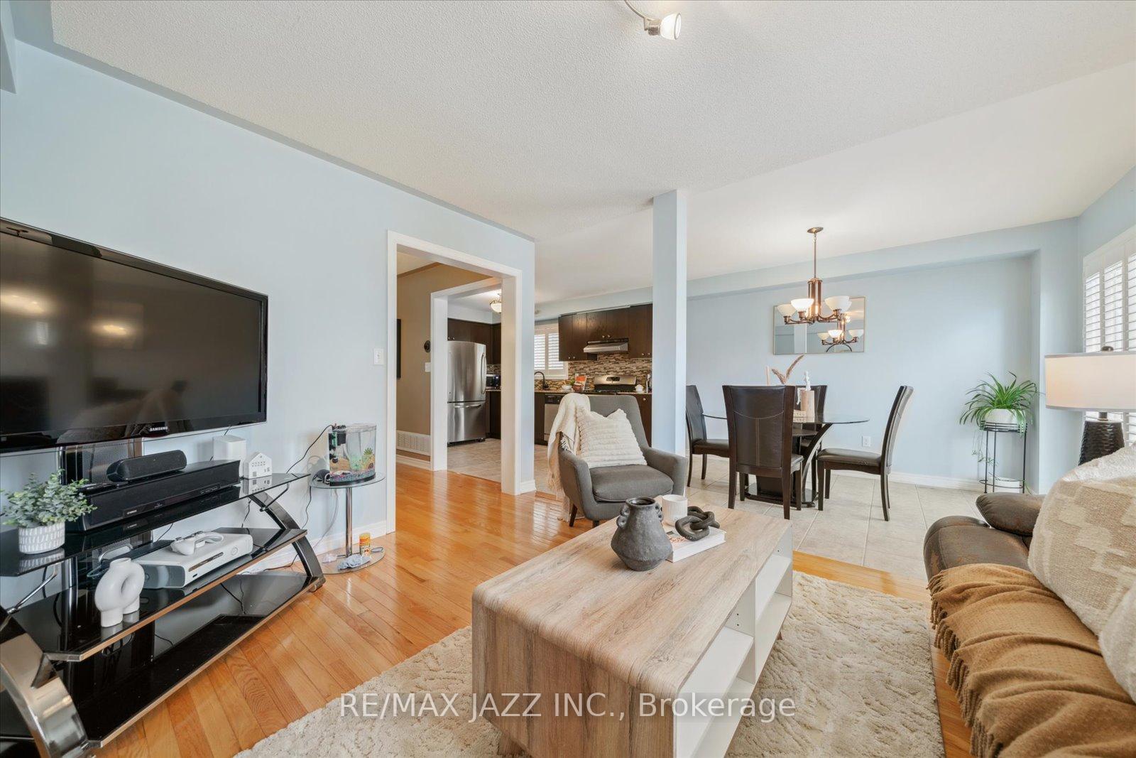 Photo 11 of 33 Kirkland Place, Whitby, Williamsburg — HOMEH