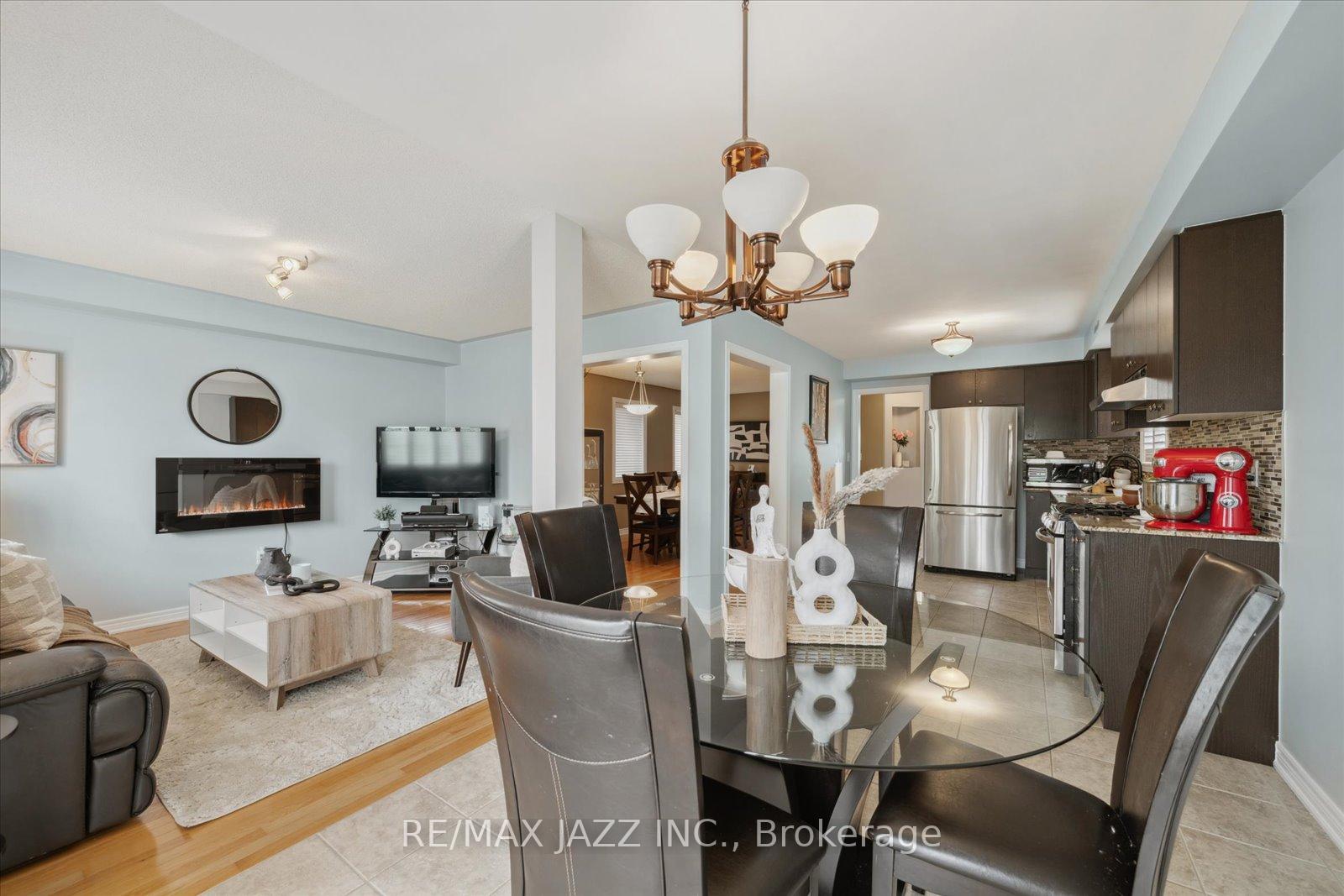 Photo 12 of 33 Kirkland Place, Whitby, Williamsburg — HOMEH