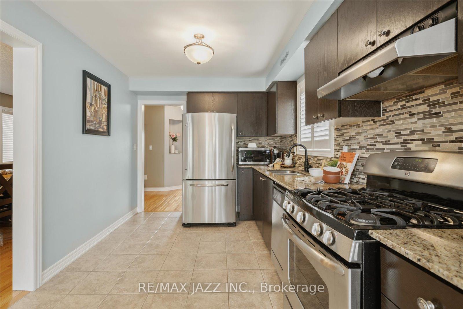 Photo 13 of 33 Kirkland Place, Whitby, Williamsburg — HOMEH
