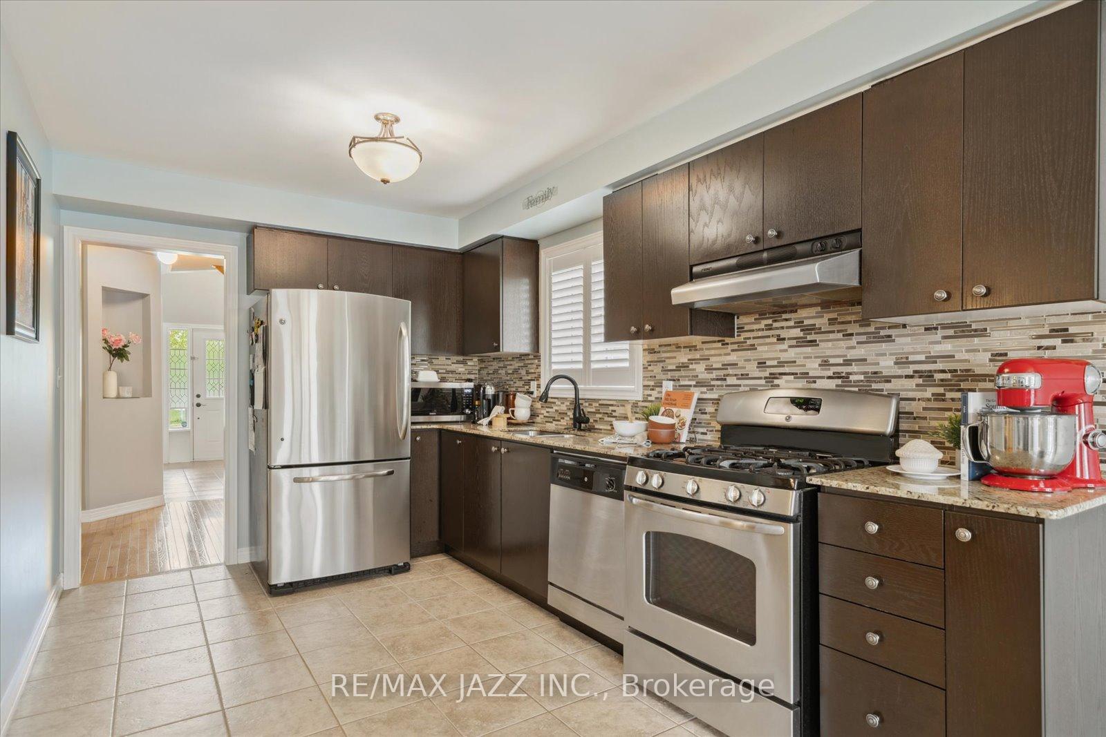 Photo 14 of 33 Kirkland Place, Whitby, Williamsburg — HOMEH