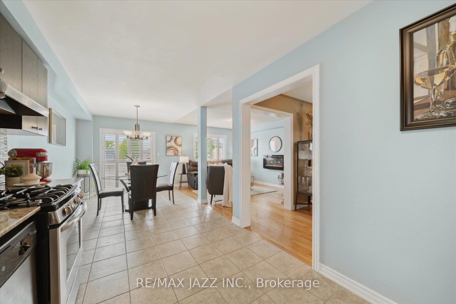 Photo 17 of 33 Kirkland Place, Whitby, Williamsburg — HOMEH