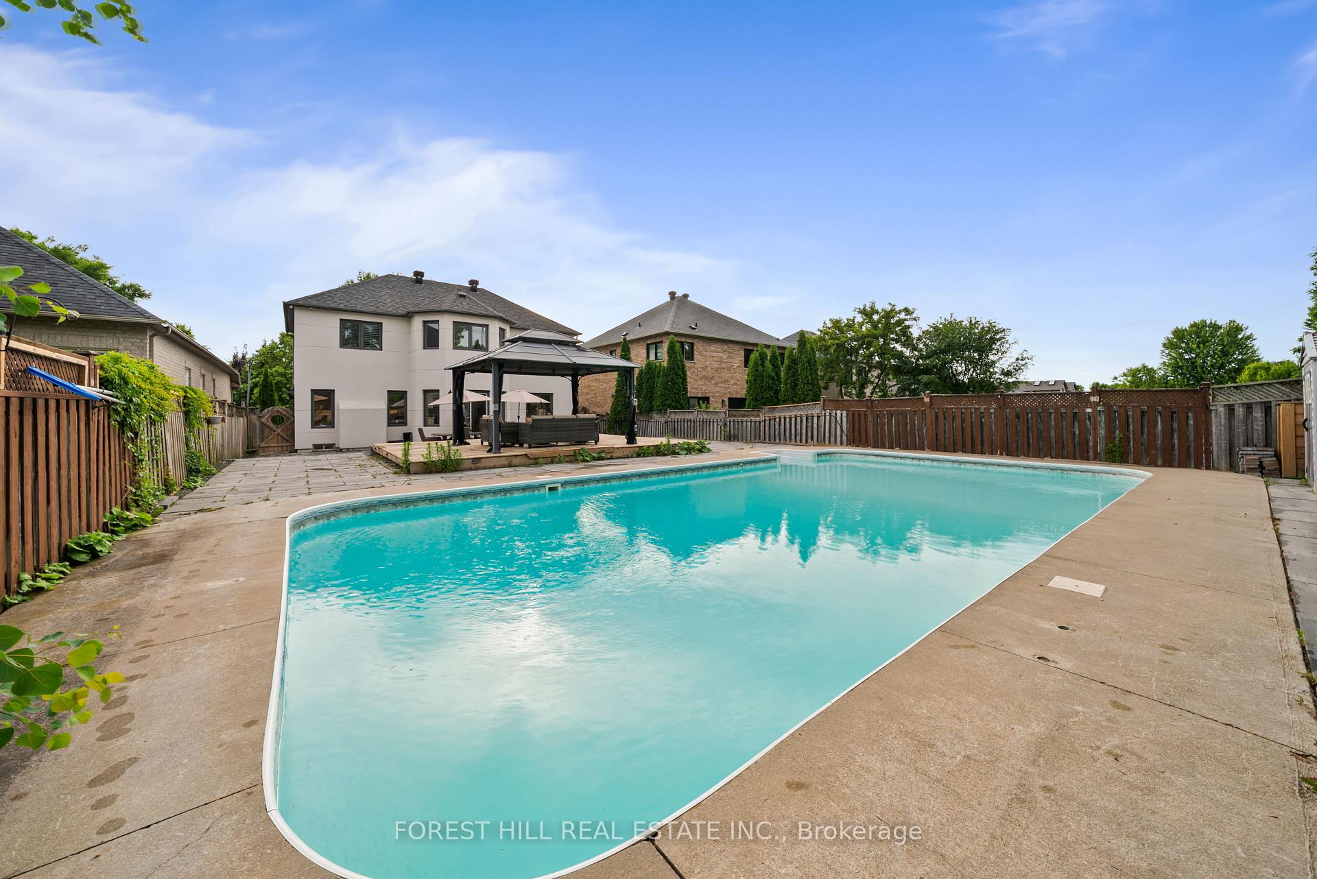 Photo 4 of 35 Benville Crescent, Aurora, Aurora Estates — HOMEH