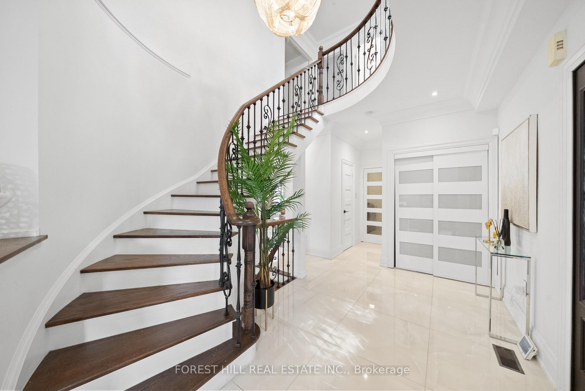 Photo 9 of 35 Benville Crescent, Aurora, Aurora Estates — HOMEH