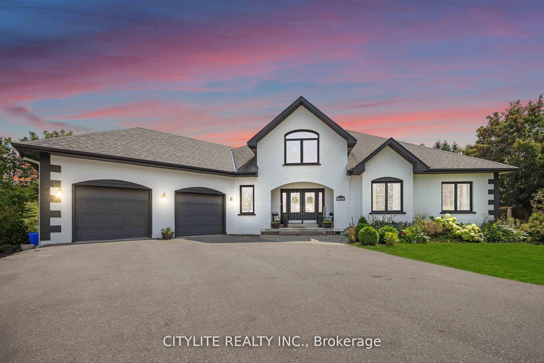 Front of 2465 Sandtrap Court