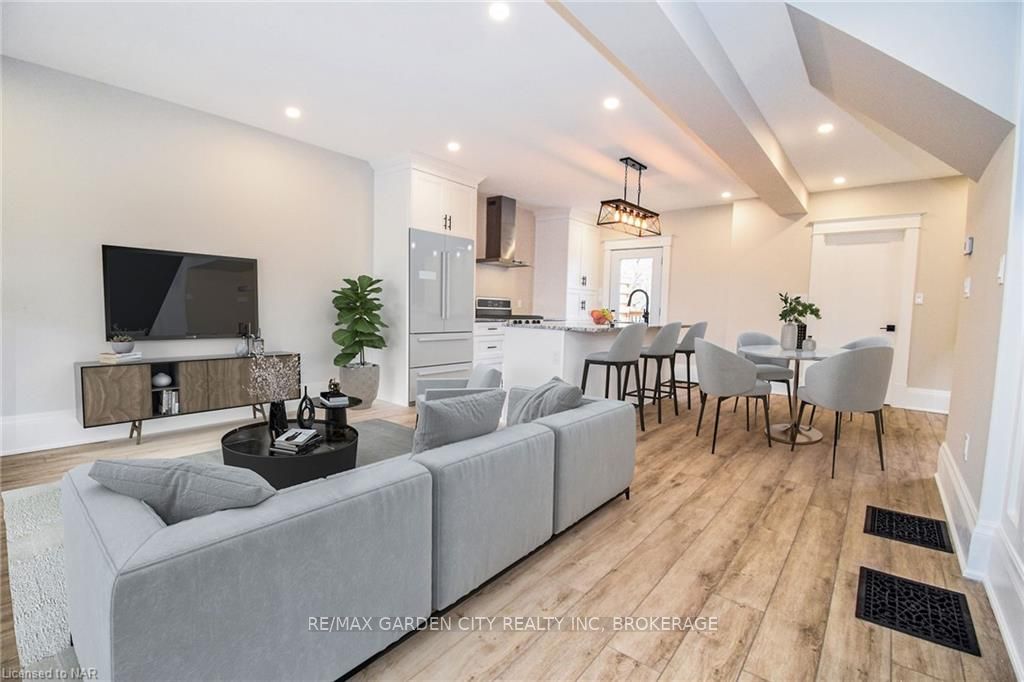 Photo 5 of 24 Elmview Street E, Welland, Prince Charles — HOMEH