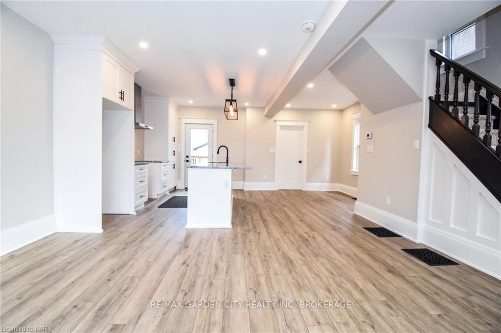Photo 7 of 24 Elmview Street E, Welland, Prince Charles — HOMEH