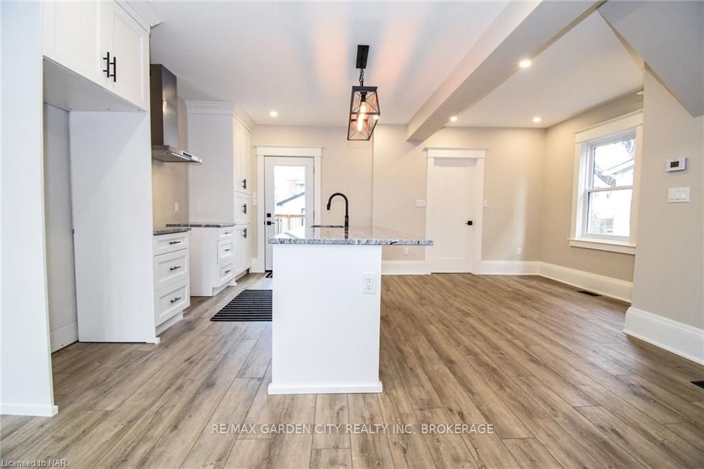 Photo 15 of 24 Elmview Street E, Welland, Prince Charles — HOMEH