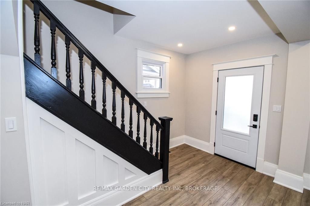 Photo 23 of 24 Elmview Street E, Welland, Prince Charles — HOMEH