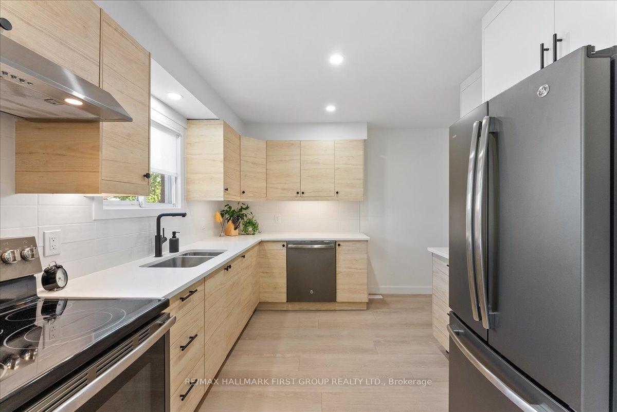 Photo 12 of 31 Bellwood Drive, Whitby, Blue Grass Meadows — HOMEH