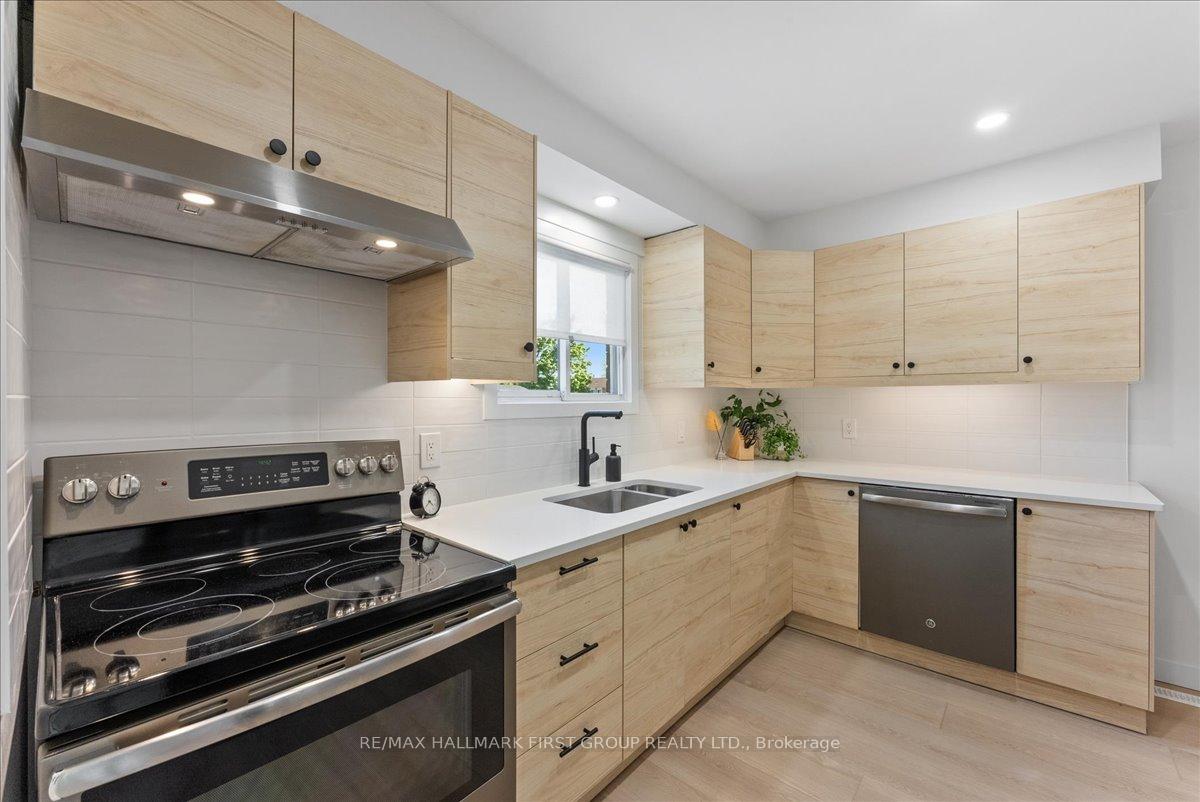 Photo 13 of 31 Bellwood Drive, Whitby, Blue Grass Meadows — HOMEH