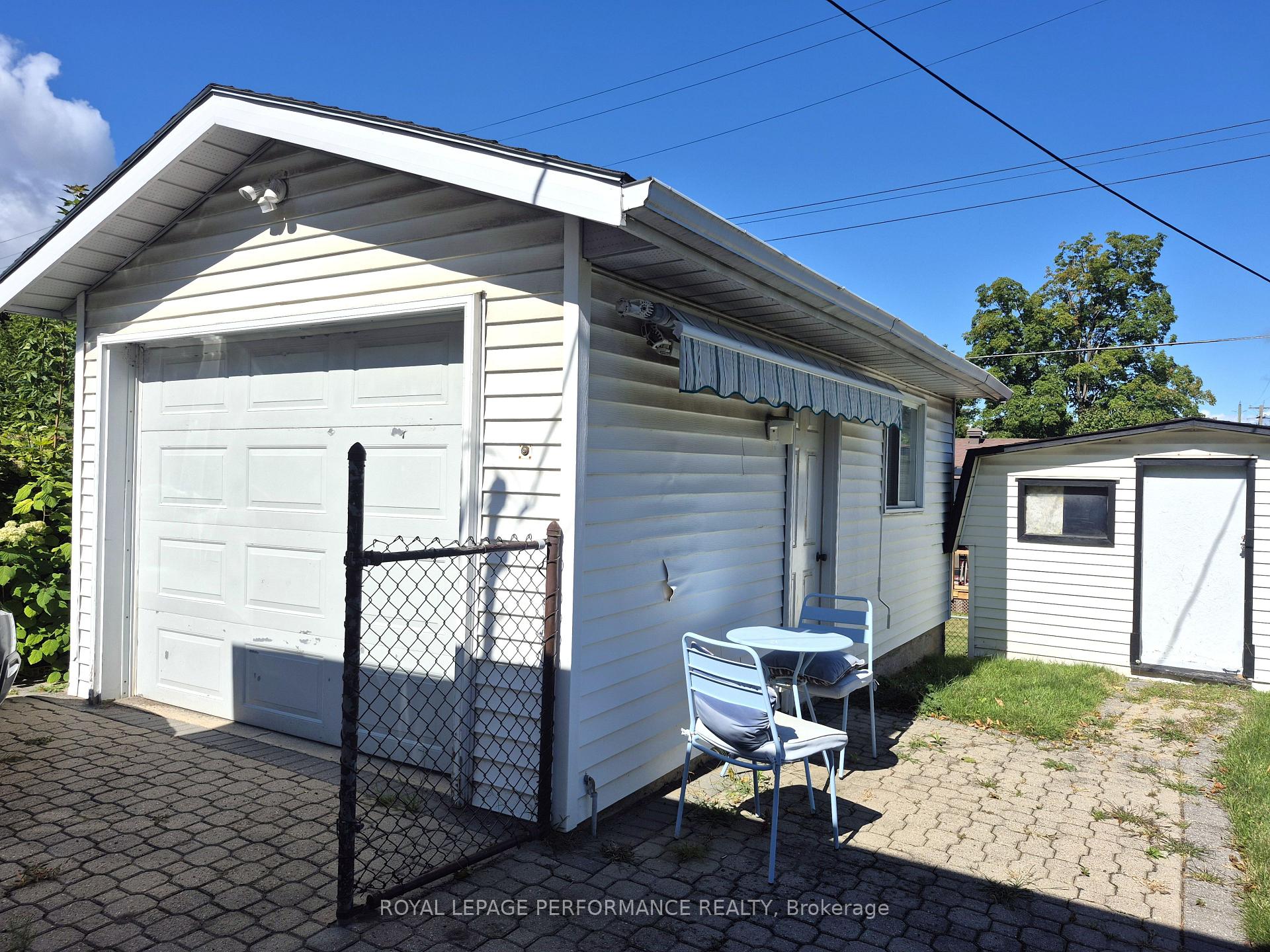 Photo 3 of 2529 Roman Avenue, Ottawa, Queensway Terrace North — HOMEH