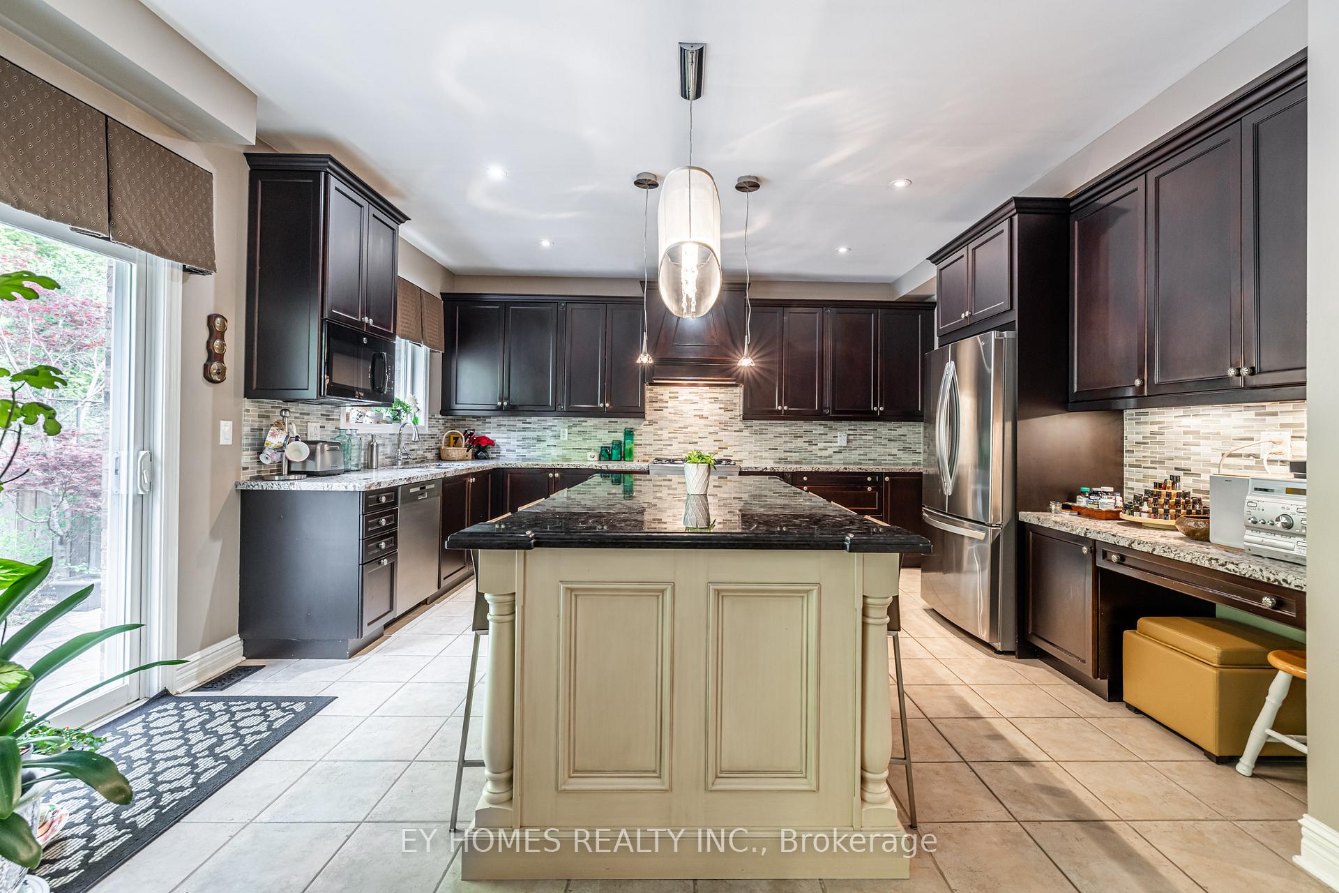 Photo 11 of 50 Schuster Lane, Vaughan, Patterson — HOMEH