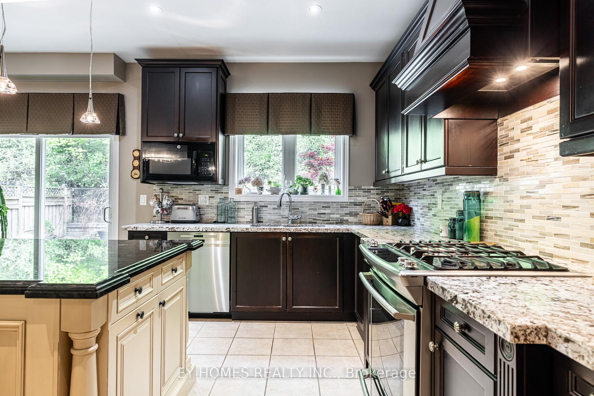Photo 12 of 50 Schuster Lane, Vaughan, Patterson — HOMEH