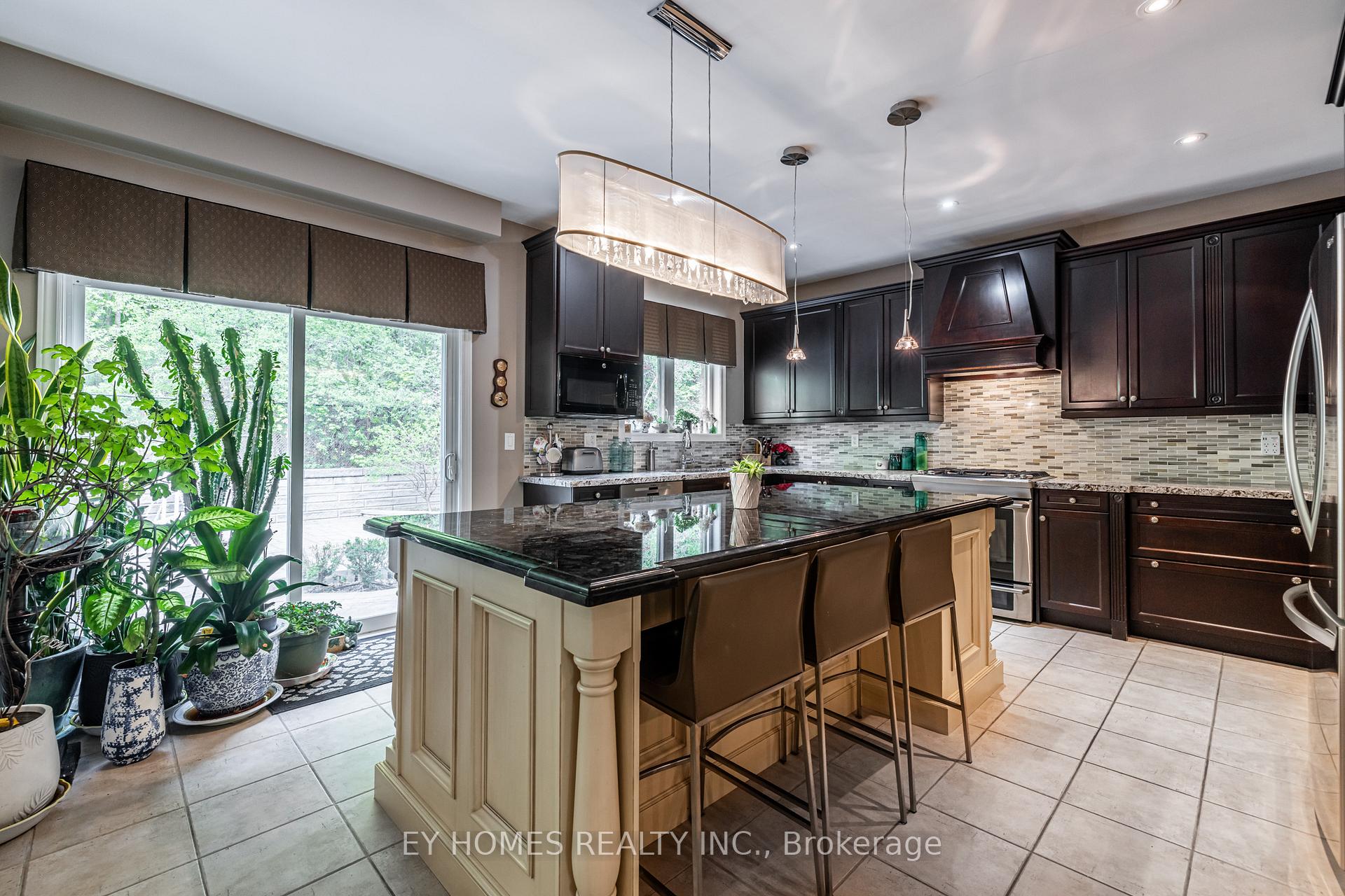 Photo 13 of 50 Schuster Lane, Vaughan, Patterson — HOMEH