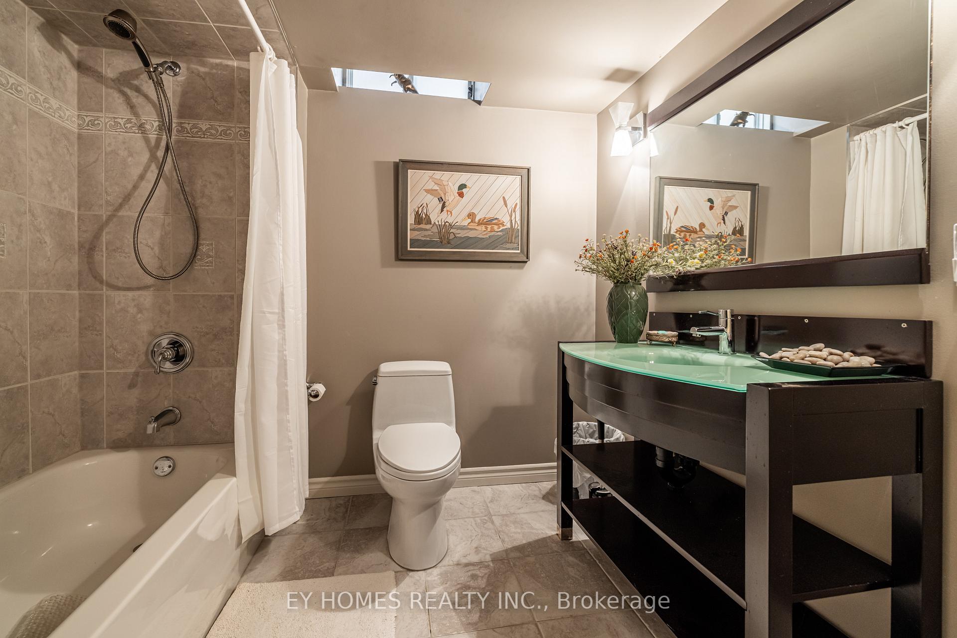 Photo 33 of 50 Schuster Lane, Vaughan, Patterson — HOMEH
