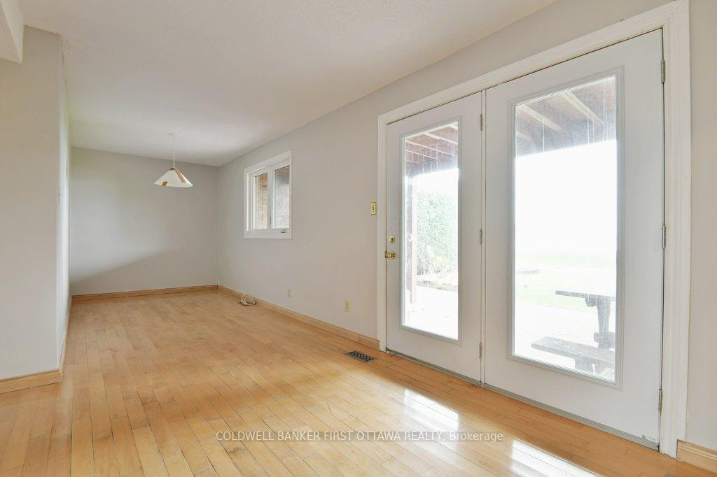Photo 3 of 202 Kehoe Street, Ottawa, Britannia — HOMEH