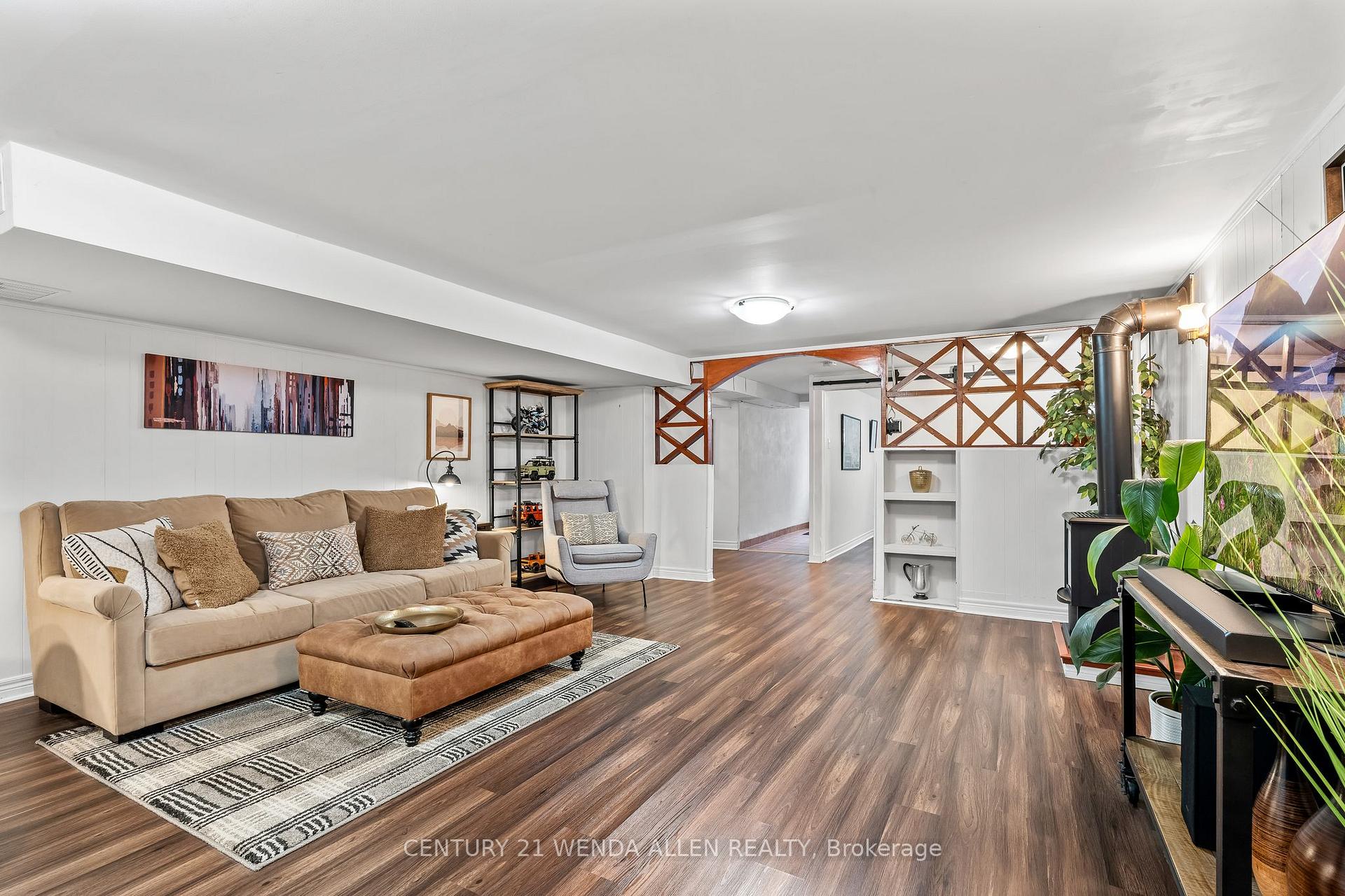 Photo 4 of 136 Lupin Drive, Whitby, Downtown Whitby — HOMEH