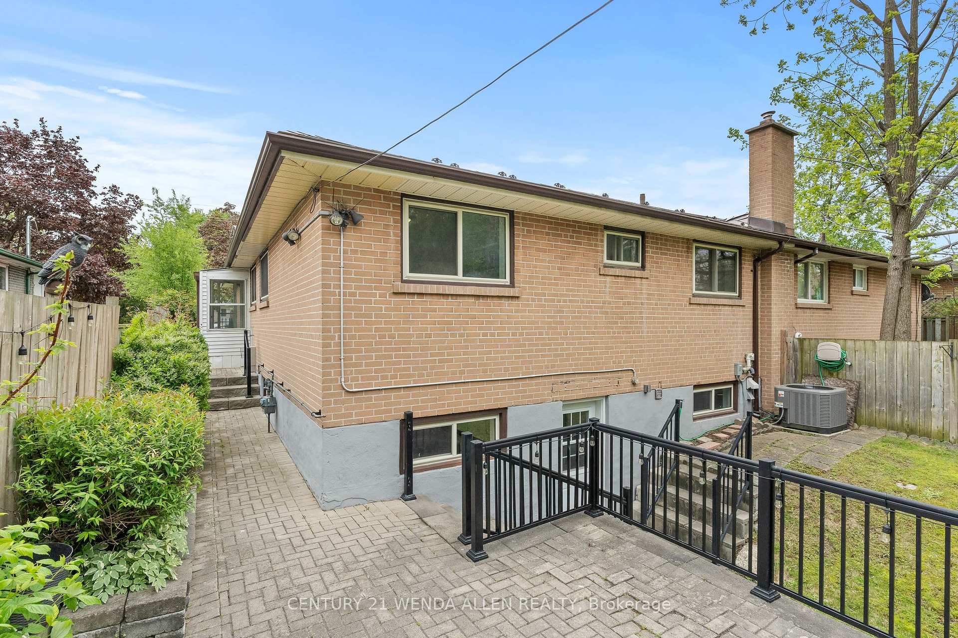 Photo 8 of 136 Lupin Drive, Whitby, Downtown Whitby — HOMEH