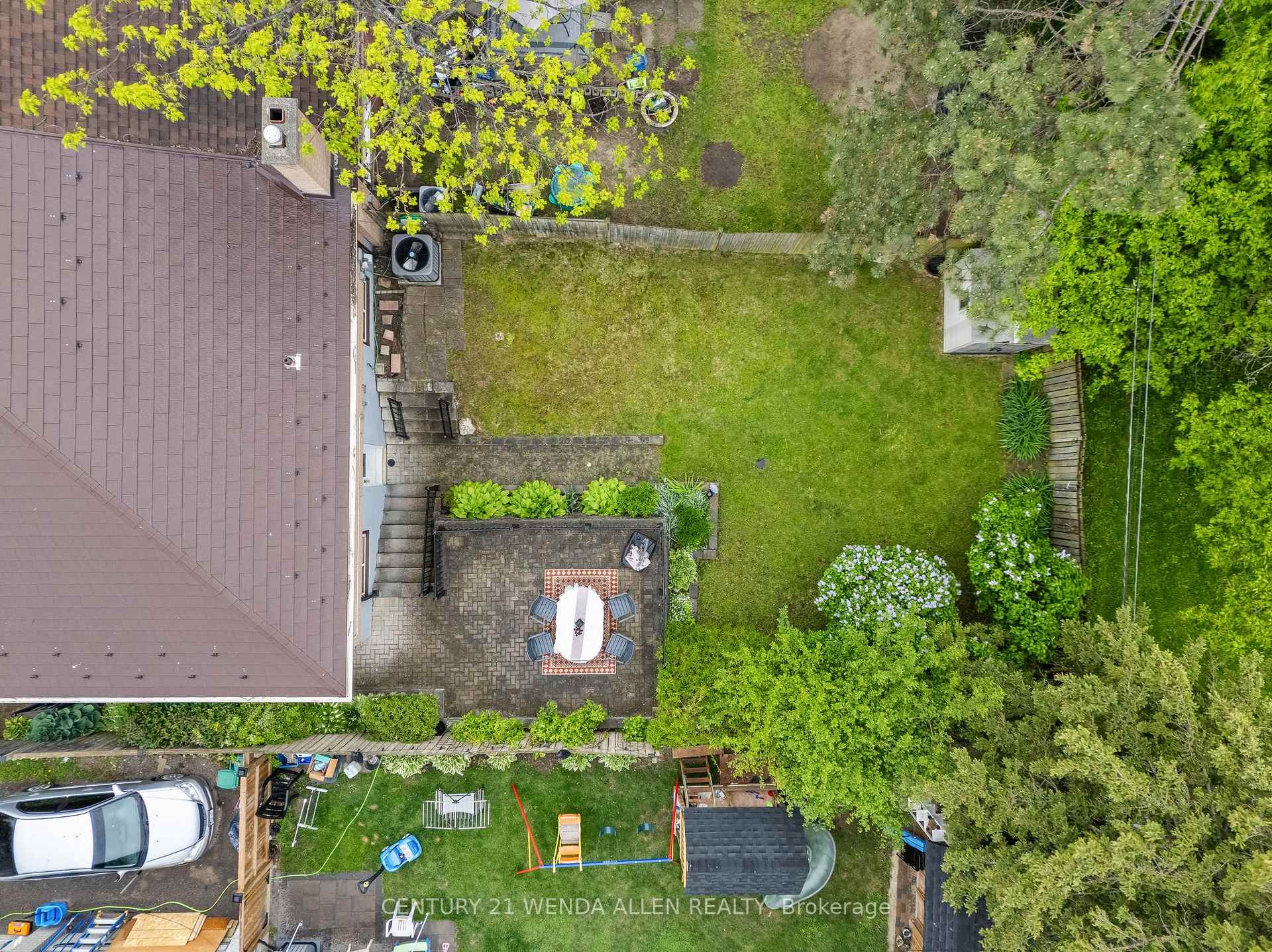 Photo 11 of 136 Lupin Drive, Whitby, Downtown Whitby — HOMEH