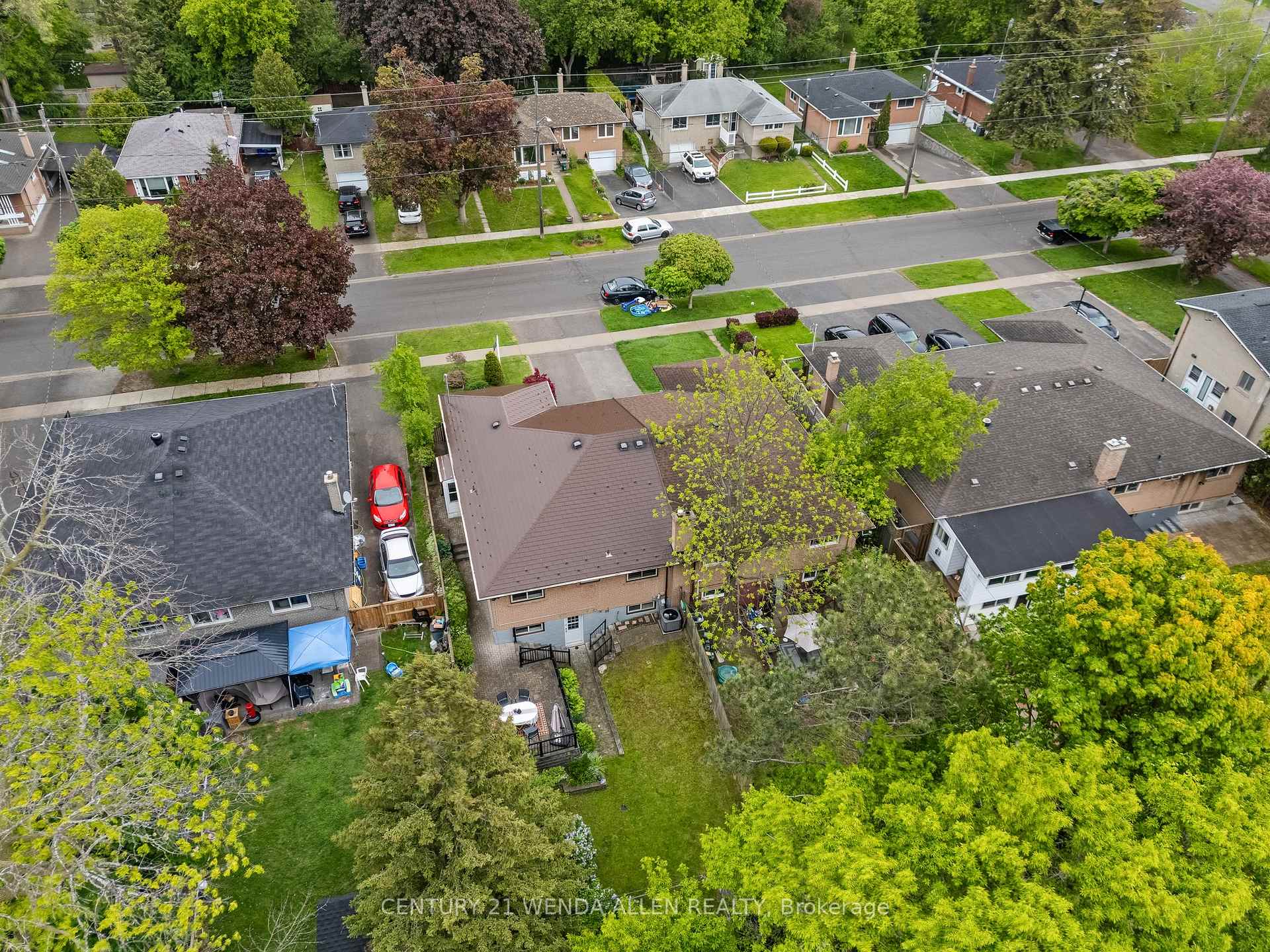 Photo 12 of 136 Lupin Drive, Whitby, Downtown Whitby — HOMEH