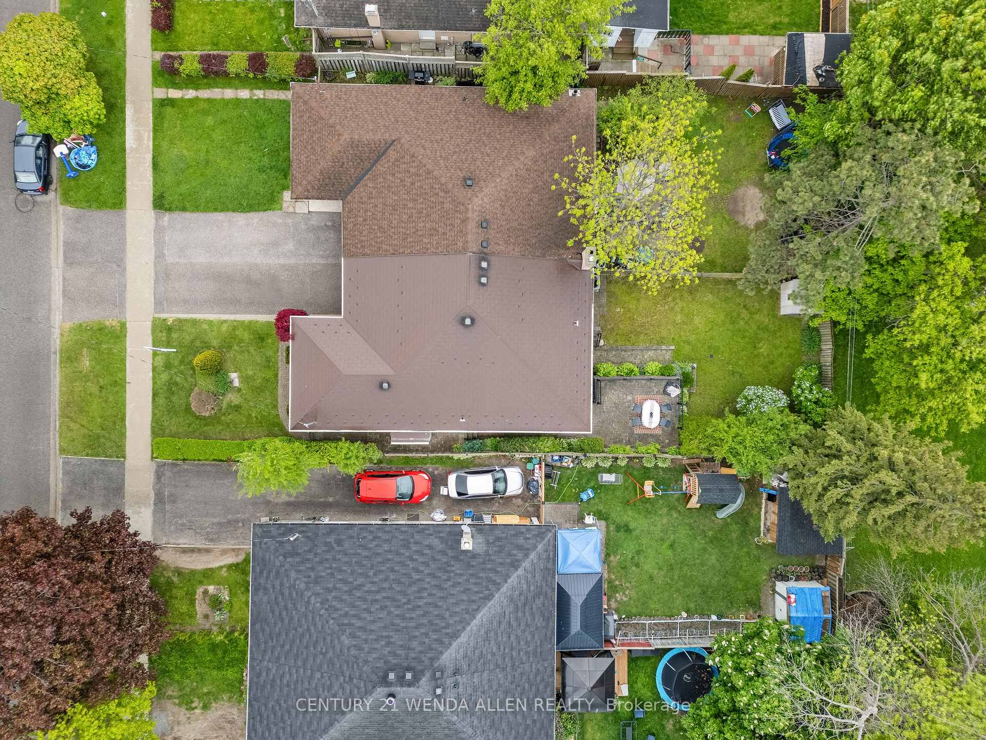 Photo 14 of 136 Lupin Drive, Whitby, Downtown Whitby — HOMEH