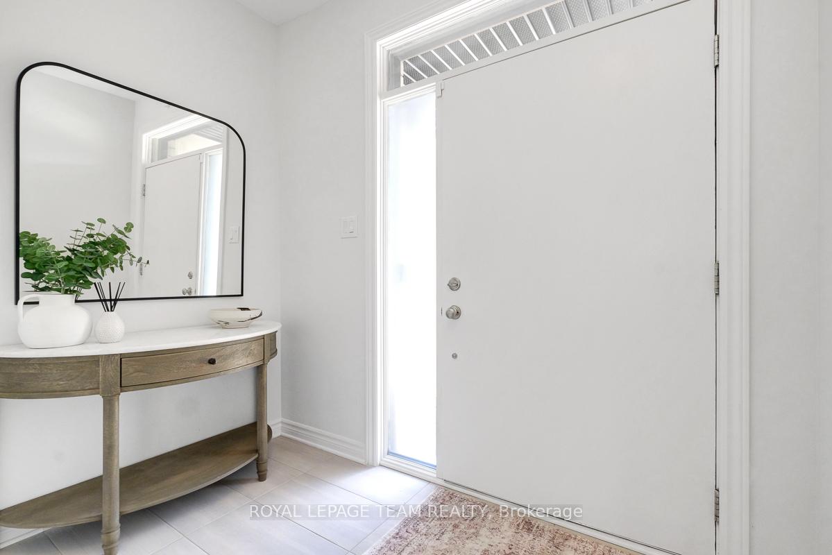 Photo 3 of 955 Atrium Ridge, Ottawa, Riverside South/Gloucester Glen — HOMEH