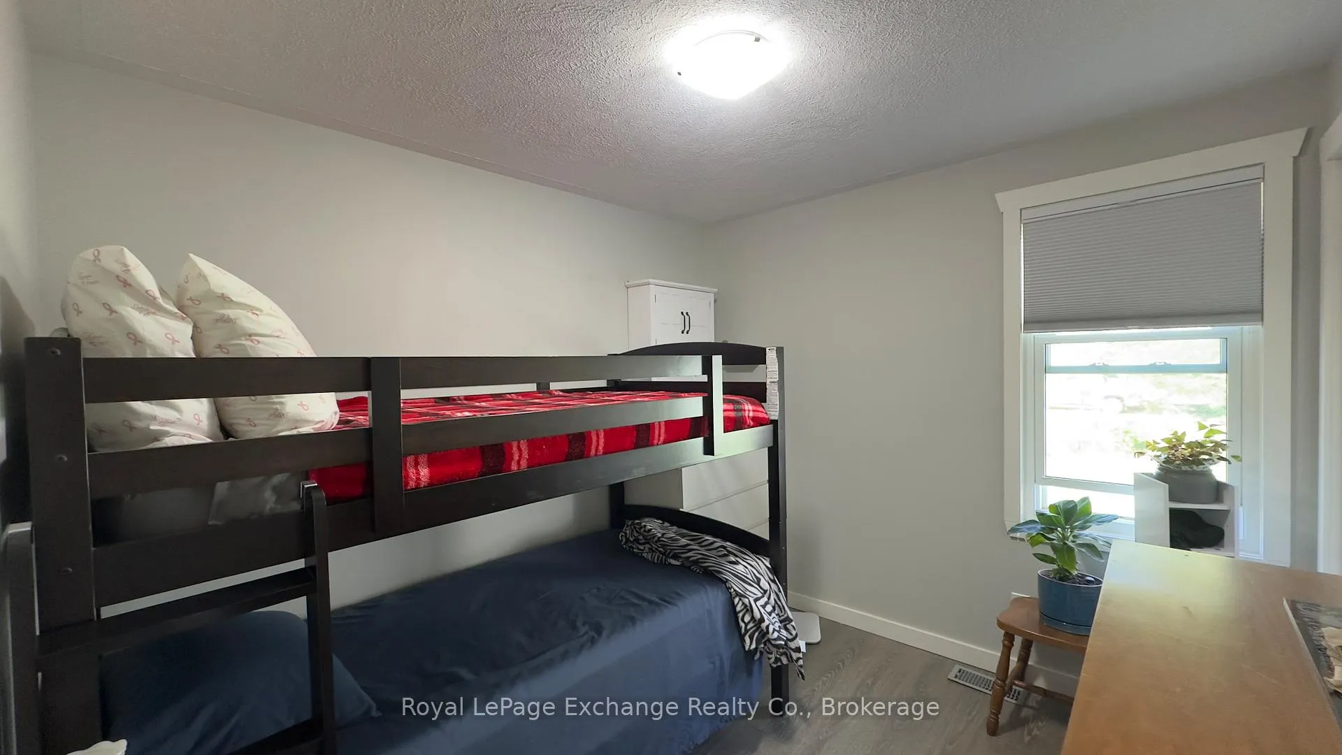 Photo 14 of 127 Yonge Street S, Brockton — HOMEH