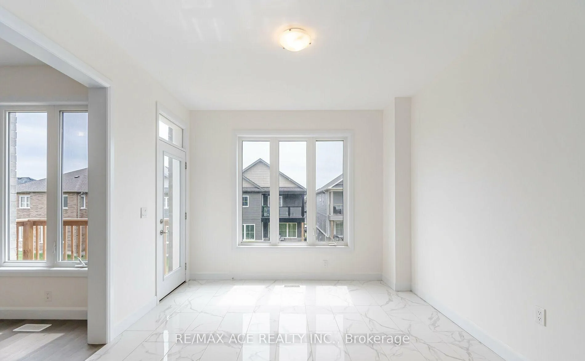 Photo 4 of 217 O'Neil Street, Peterborough, Monaghan Ward 2 — HOMEH