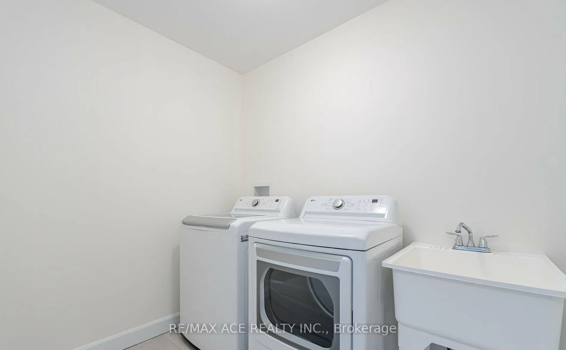 Photo 14 of 217 O'Neil Street, Peterborough, Monaghan Ward 2 — HOMEH