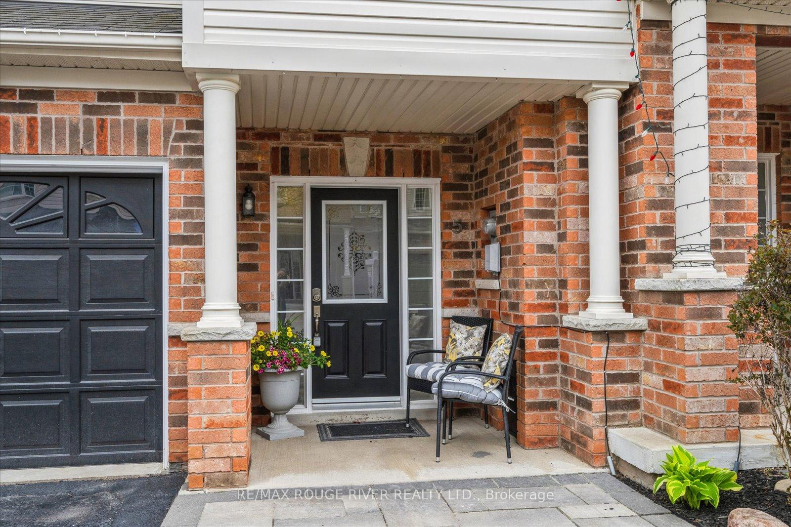 Photo 2 of 5 Delight Way, Whitby, Brooklin — HOMEH