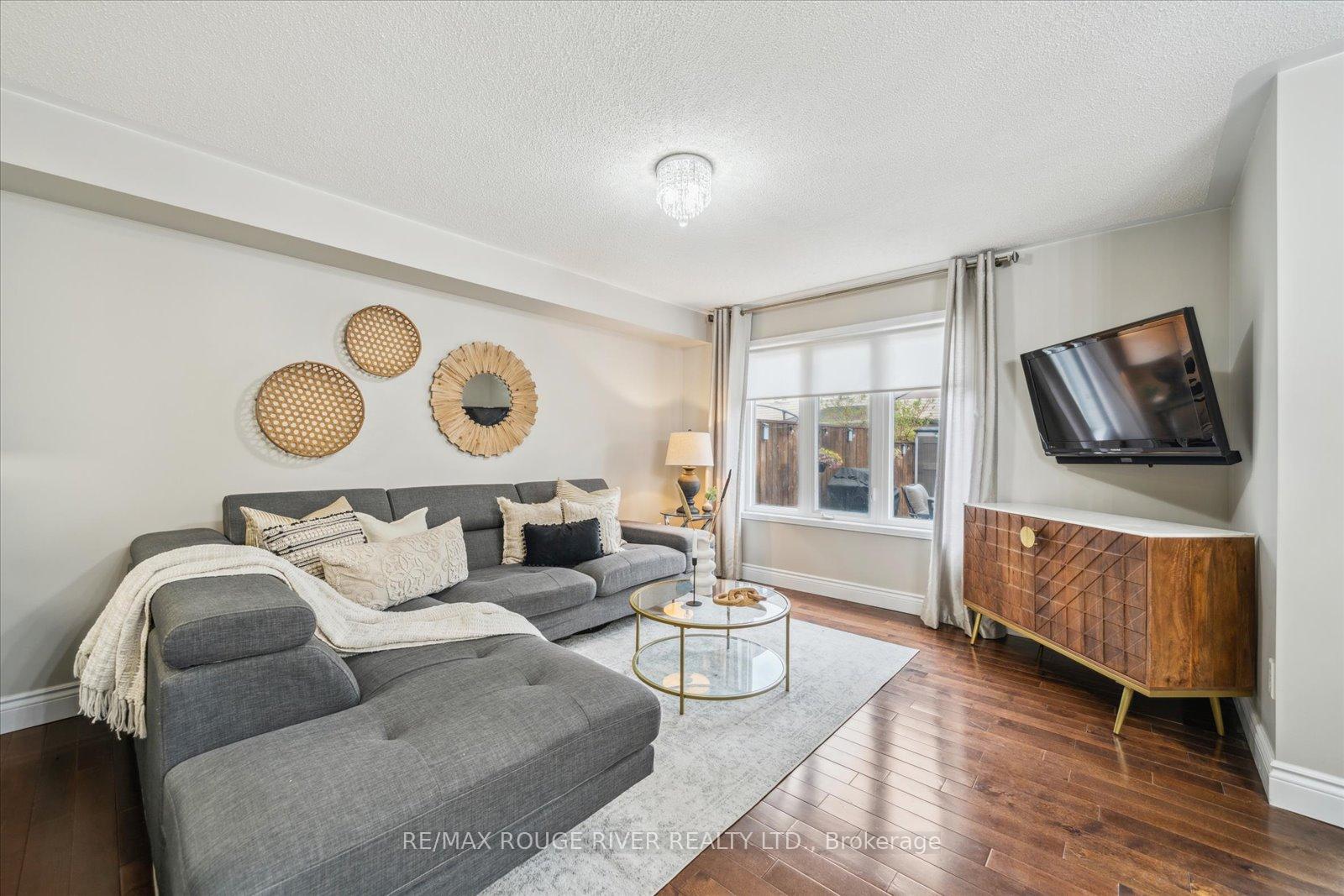 Photo 9 of 5 Delight Way, Whitby, Brooklin — HOMEH