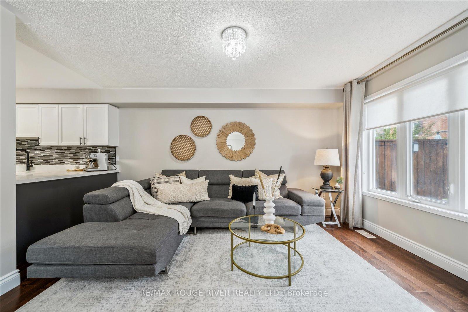 Photo 10 of 5 Delight Way, Whitby, Brooklin — HOMEH