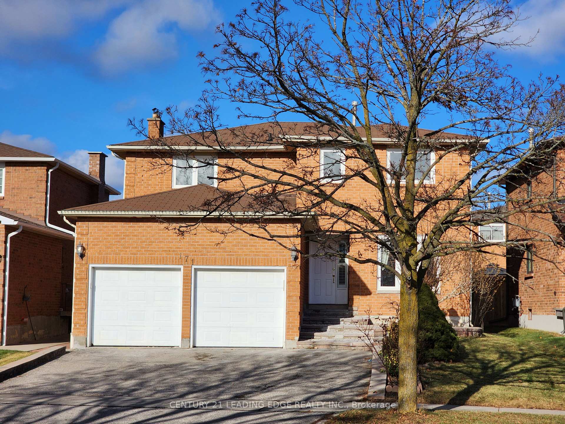 Photo 2 of 171 Ridgefield Crescent, Vaughan, Maple — HOMEH