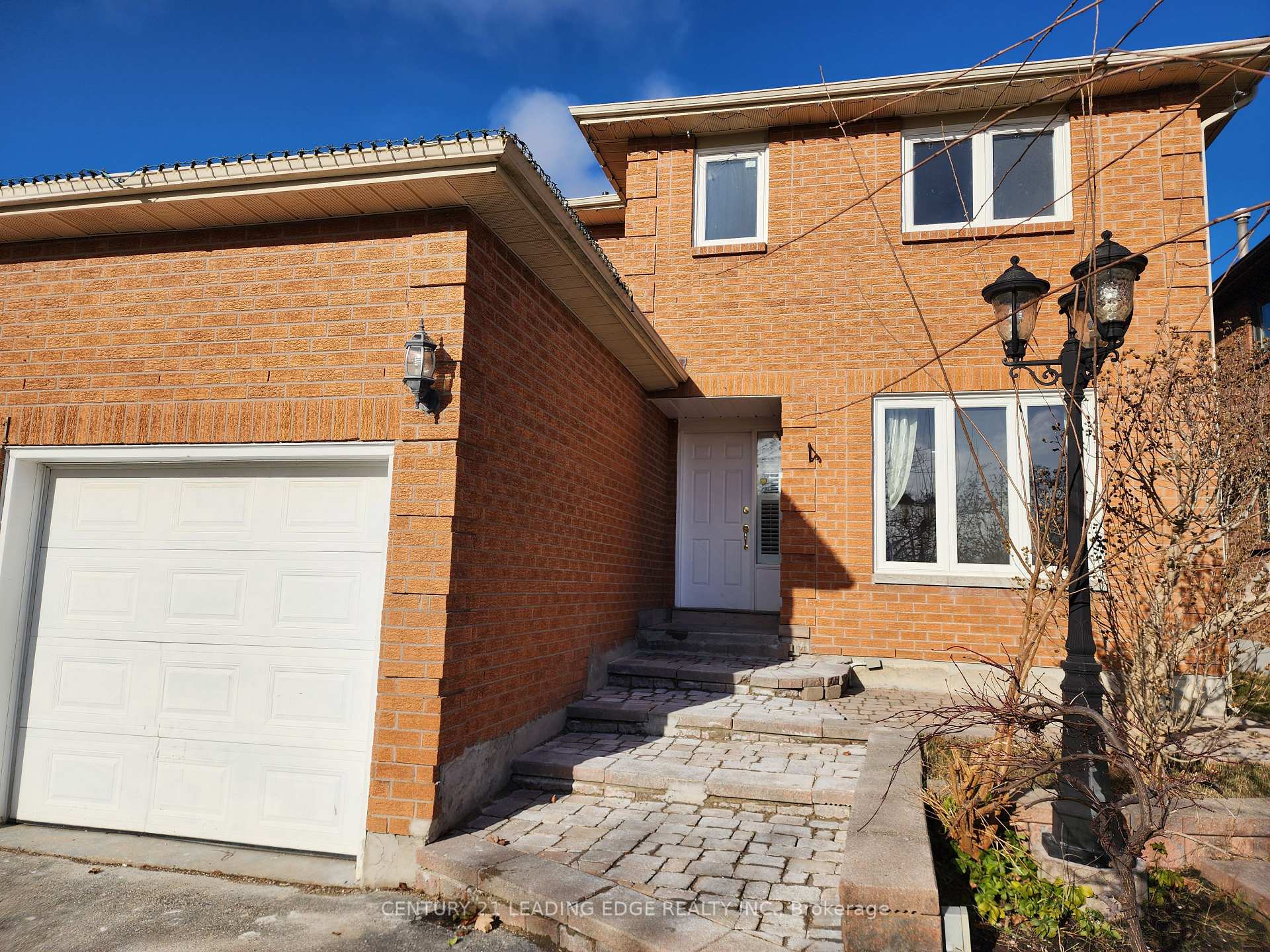 Photo 3 of 171 Ridgefield Crescent, Vaughan, Maple — HOMEH