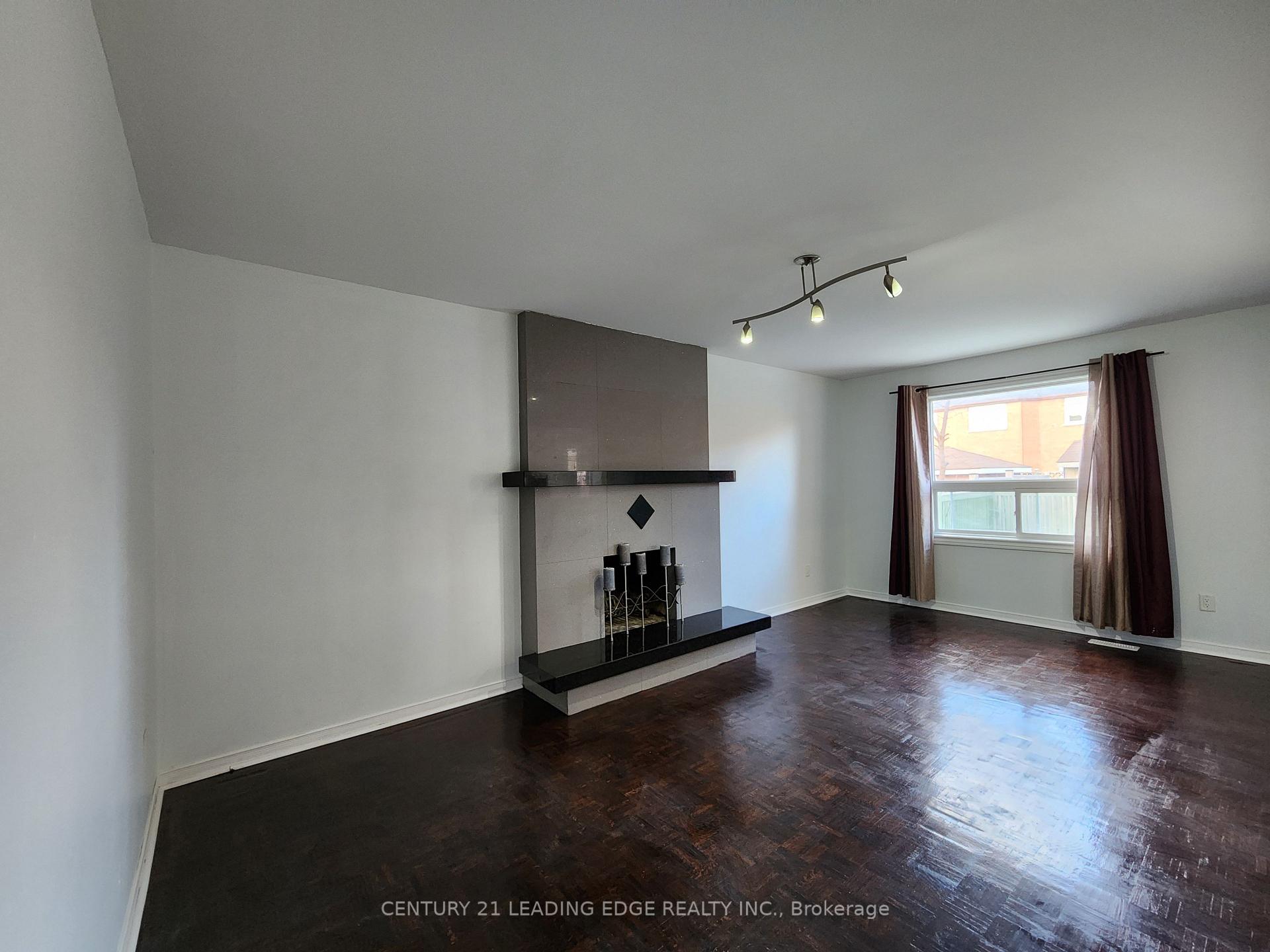 Photo 10 of 171 Ridgefield Crescent, Vaughan, Maple — HOMEH