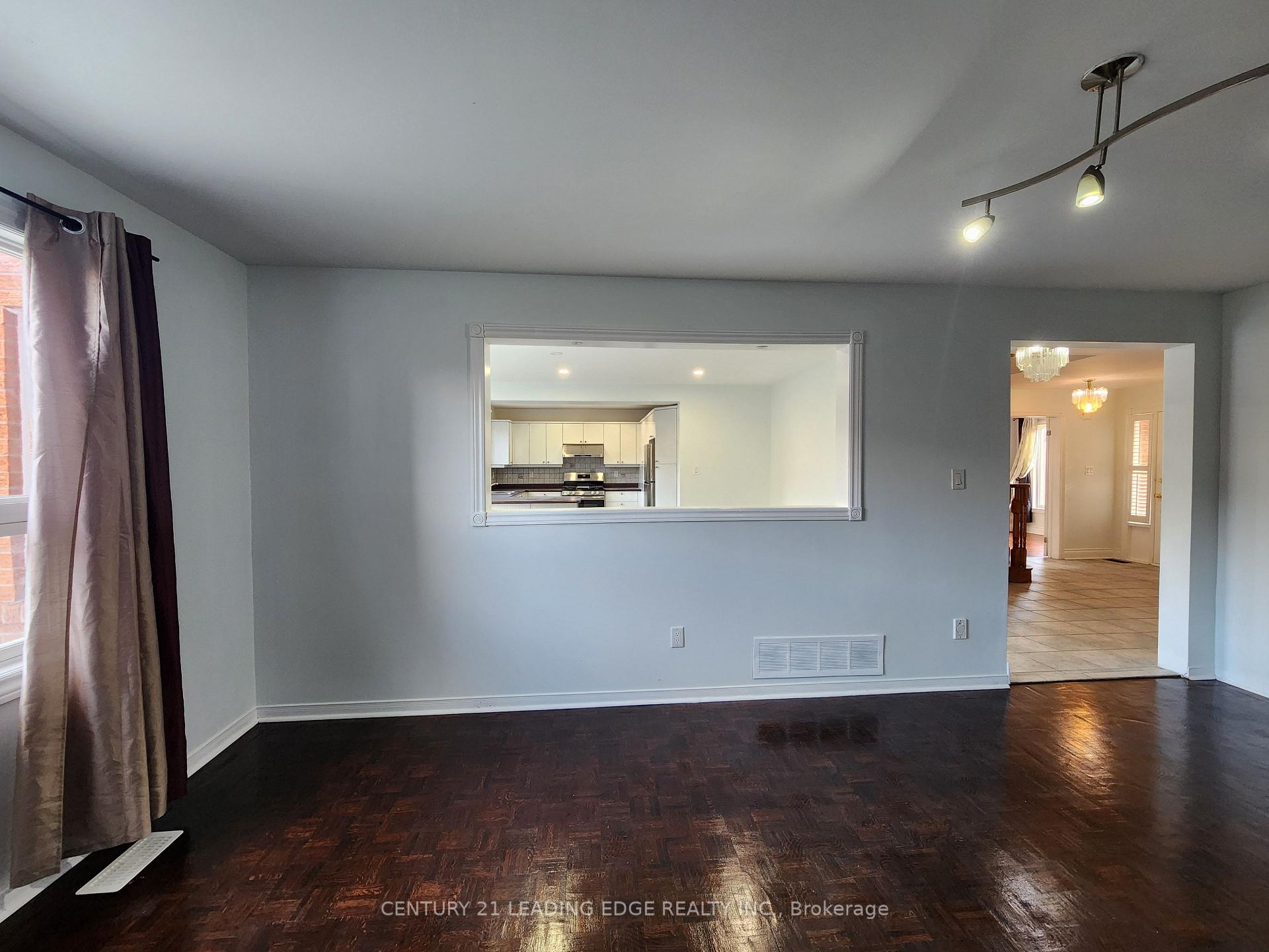 Photo 11 of 171 Ridgefield Crescent, Vaughan, Maple — HOMEH