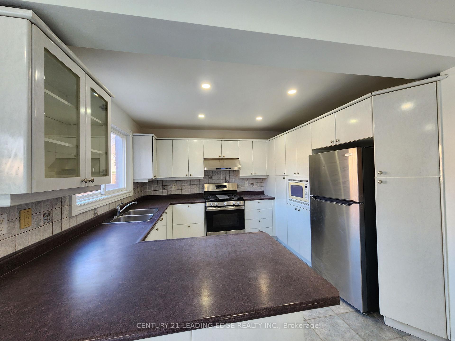 Photo 14 of 171 Ridgefield Crescent, Vaughan, Maple — HOMEH