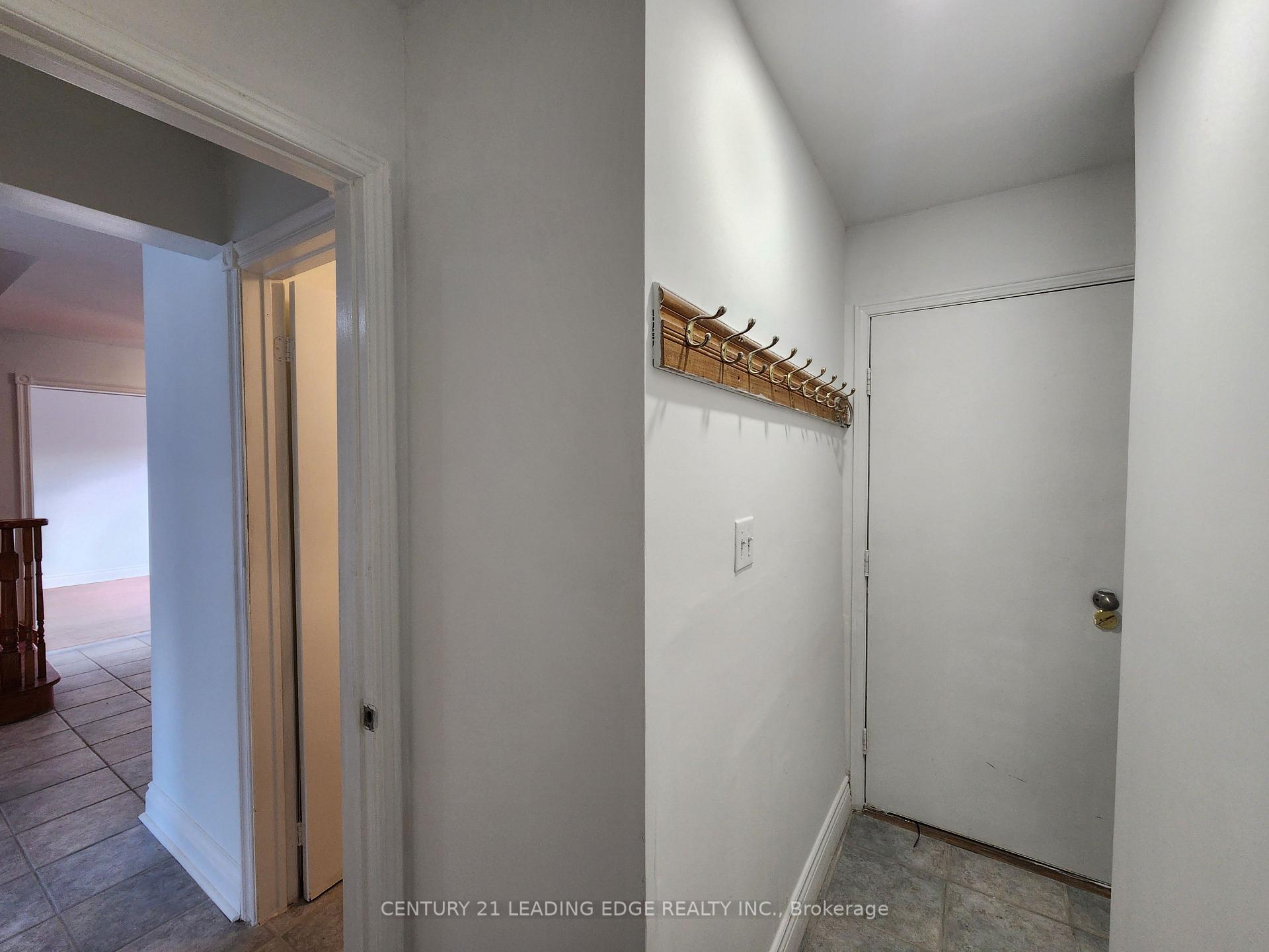 Photo 18 of 171 Ridgefield Crescent, Vaughan, Maple — HOMEH