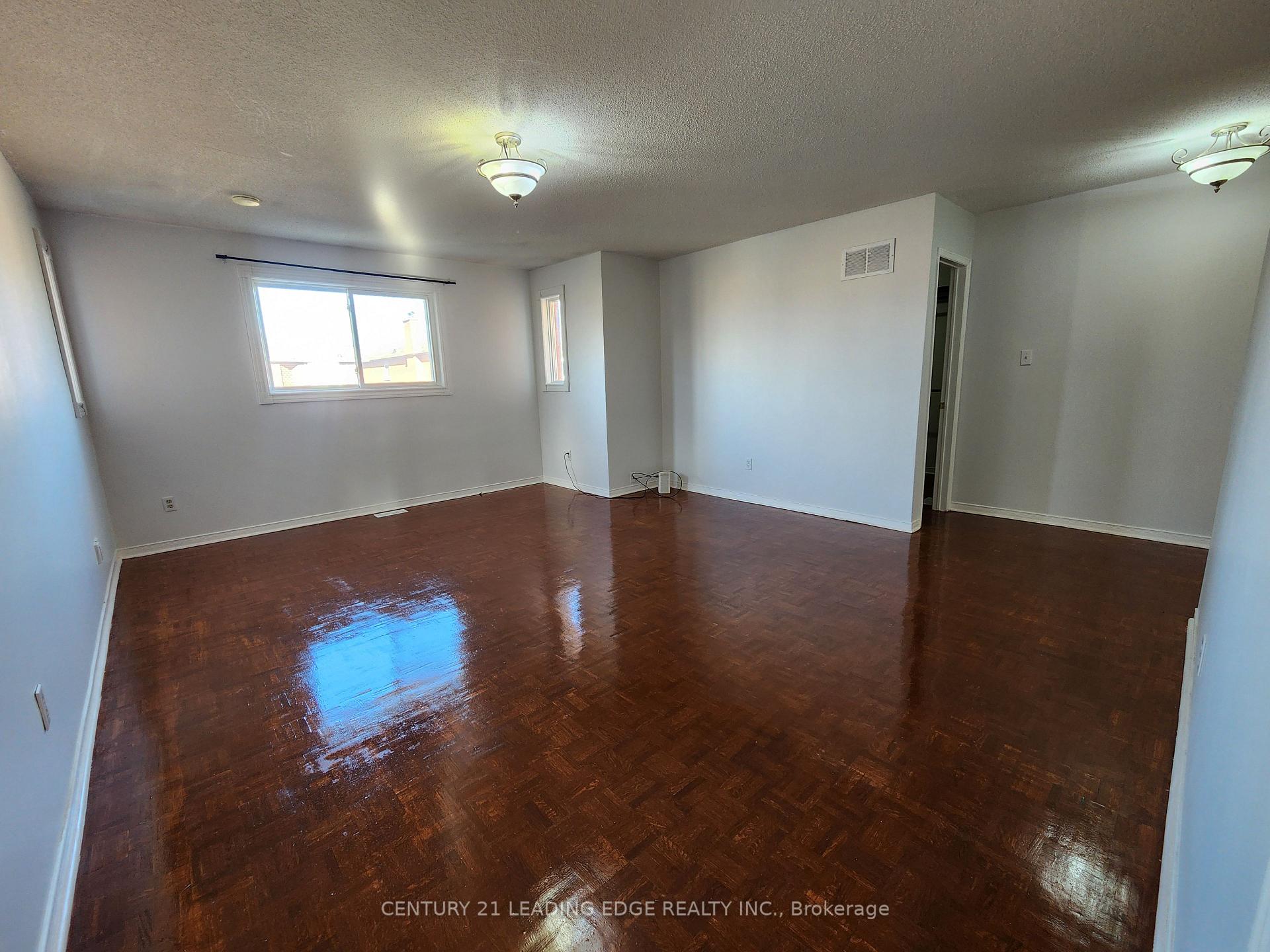 Photo 24 of 171 Ridgefield Crescent, Vaughan, Maple — HOMEH