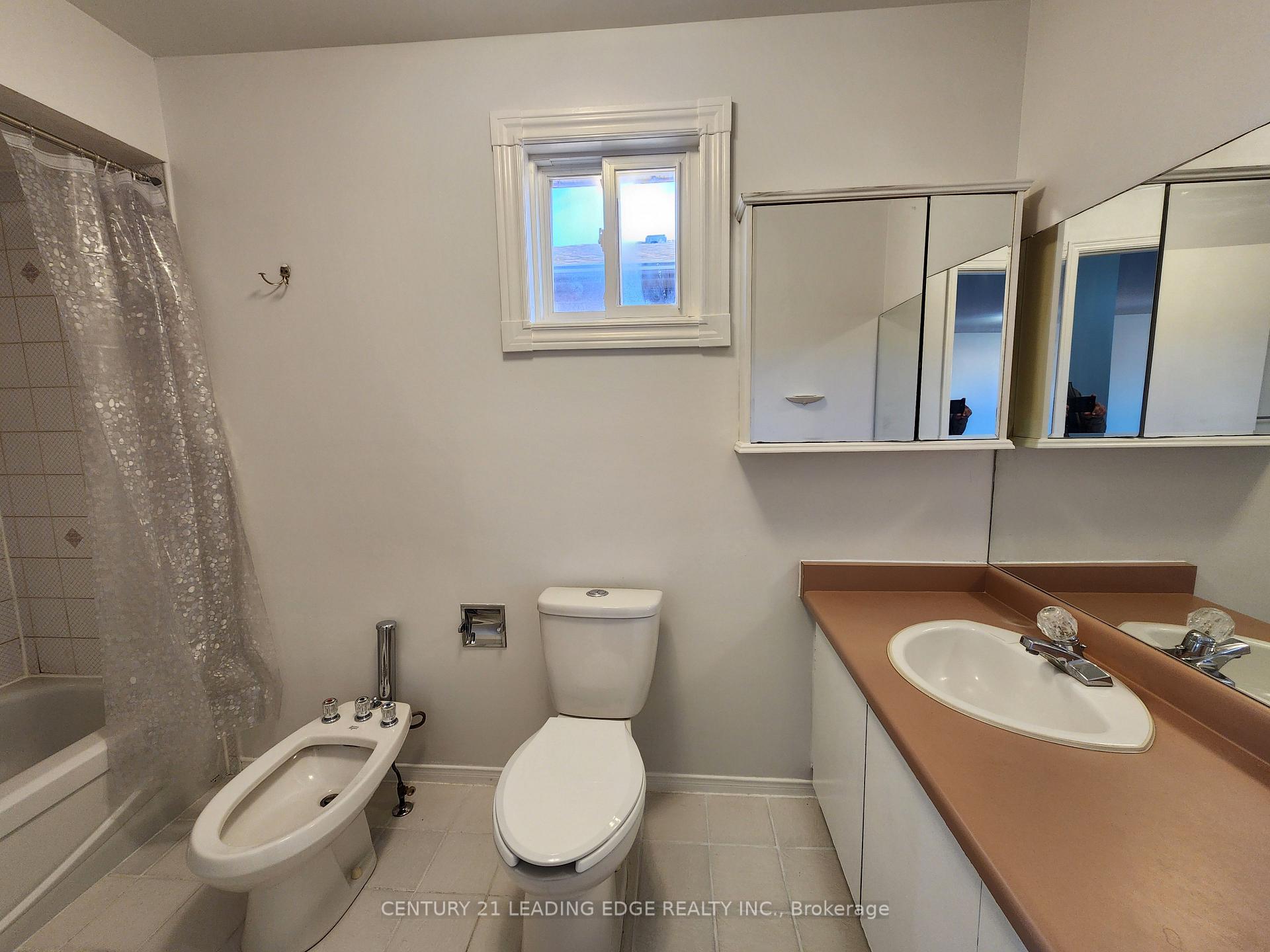 Photo 27 of 171 Ridgefield Crescent, Vaughan, Maple — HOMEH